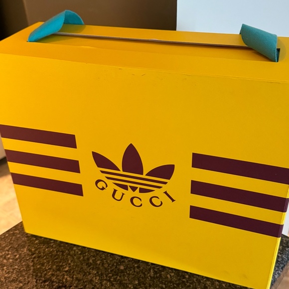 NEW Gucci X Adidas Red Shoulder Bag - Picture 2 of 9